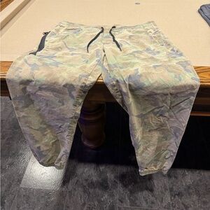 3/$30 American eagle AEFlex camo jogger L